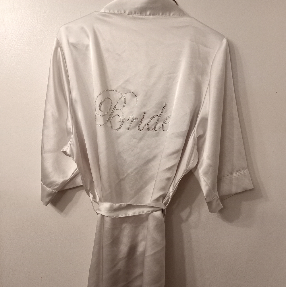 Like New Bride Robe - Picture 2 of 4